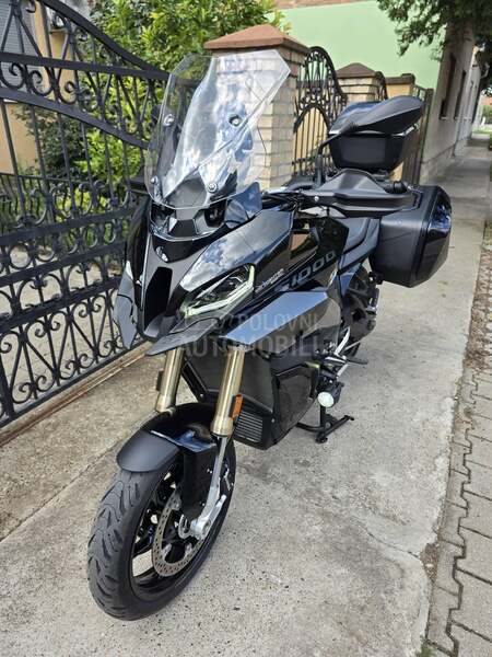 BMW S 1000 XR Triple Black