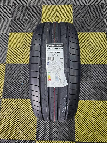 Bridgestone 245/45 R19 Letnja