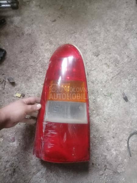 Leva stop lampa ostecenja