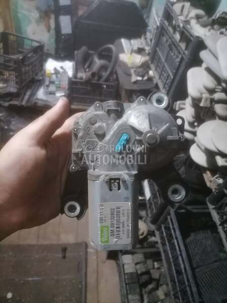 Zadnji motoric brisaca