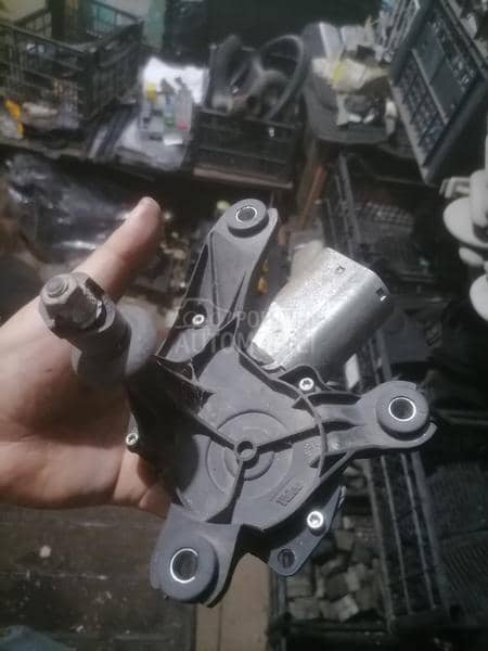 Zadnji motoric brisaca