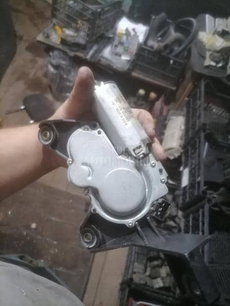 Zadnji motoric brisaca