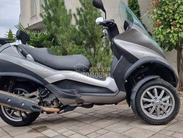 Piaggio MP3 400
