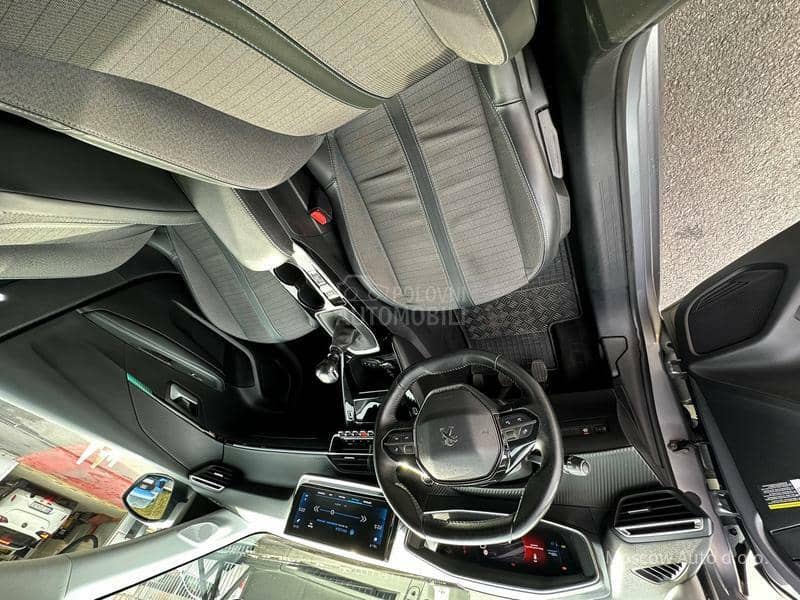 Peugeot 208 Allure business 1.2