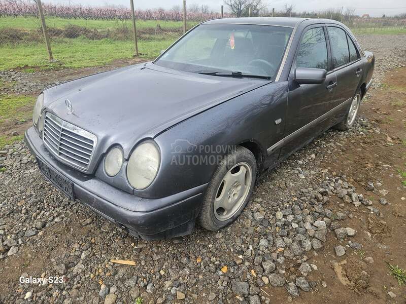 W210 Hauba far