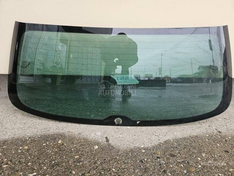 karavan zadnje staklo gepeka