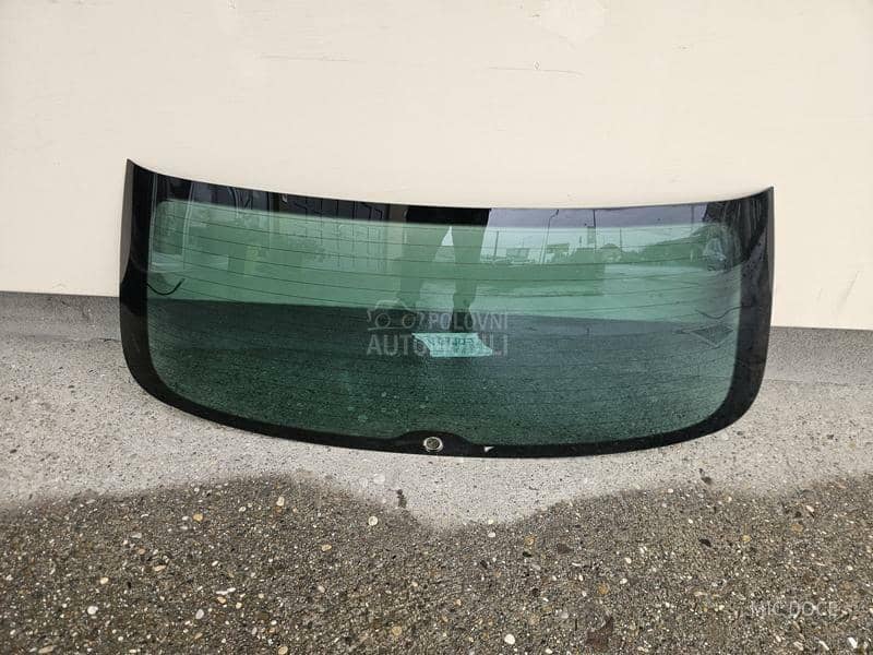 karavan zadnje staklo gepeka