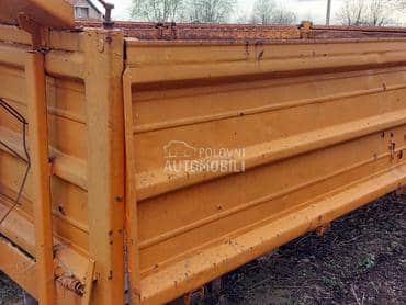 Kipa trostrana za troosovinca