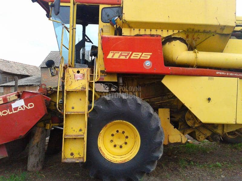 New Holland TR85