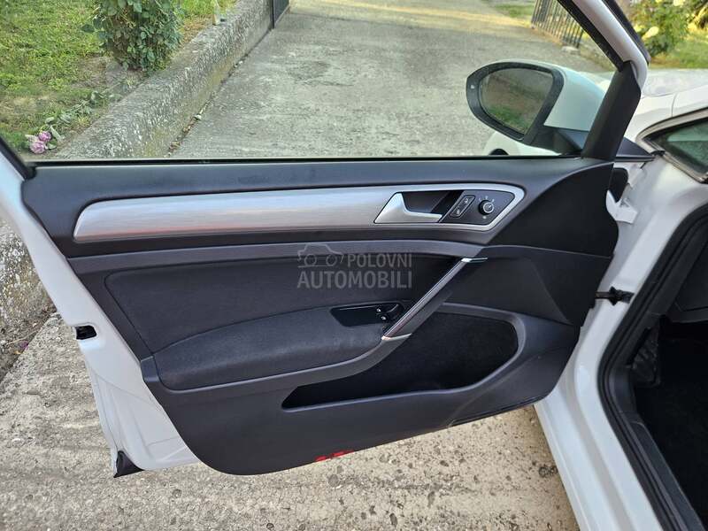 Volkswagen Golf 7 1.6 TDI DSG