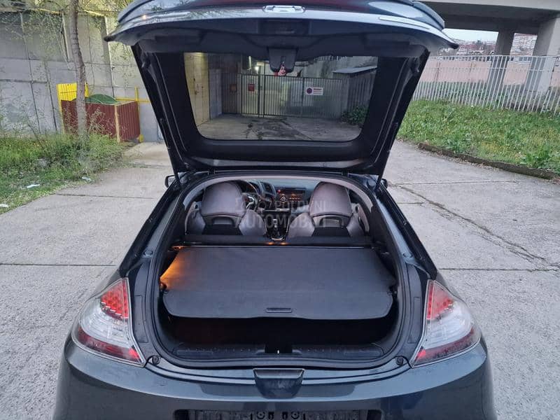Honda CR-Z ODLIČAN