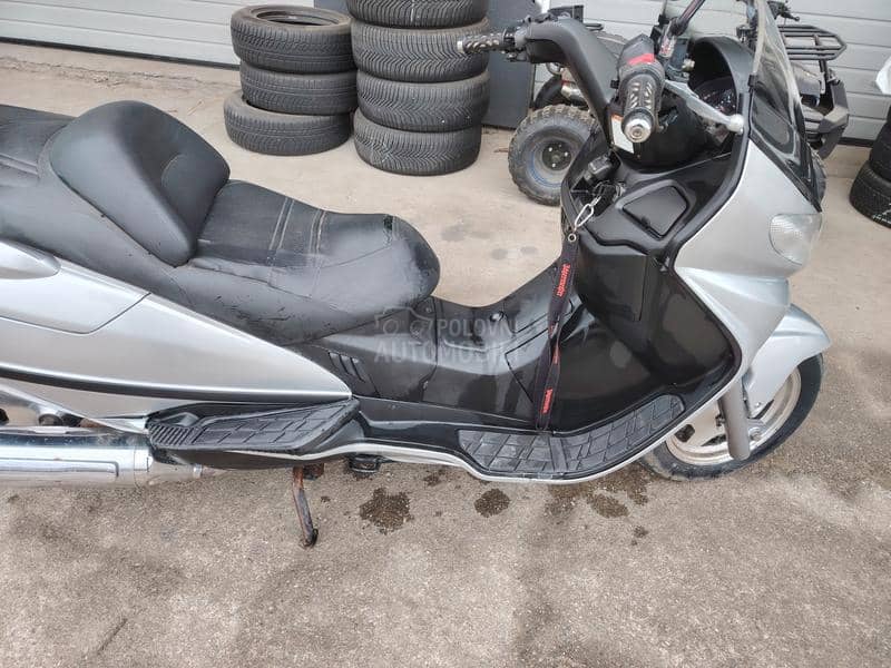 Suzuki burgman an400