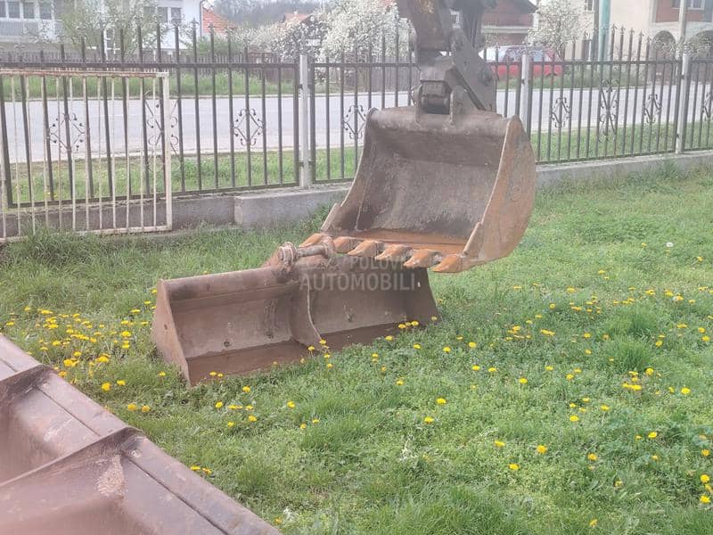 JCB 8085  4 Kasike