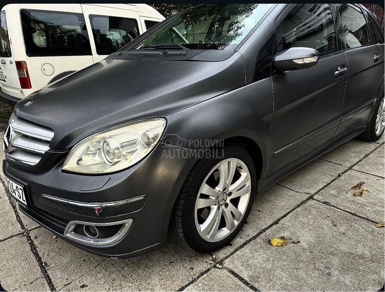 Mercedes Benz B 200 AMG