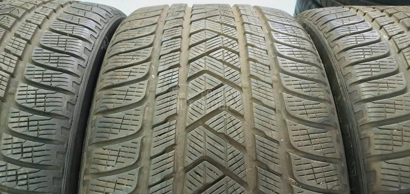 Pirelli 275/35 R22 Zimska