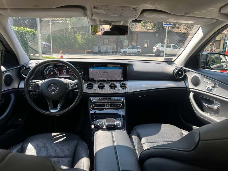 Mercedes Benz E 220 360/Pano