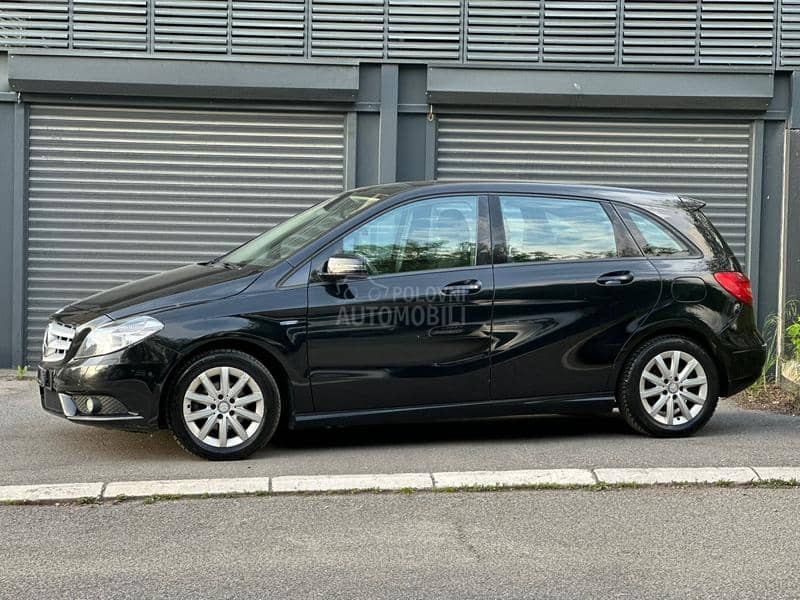 Mercedes Benz B 180 