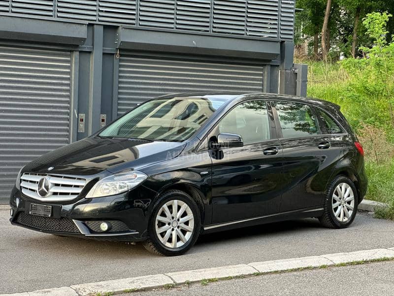 Mercedes Benz B 180 