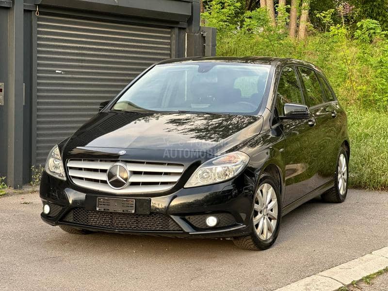 Mercedes Benz B 180 