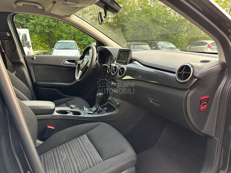 Mercedes Benz B 180 
