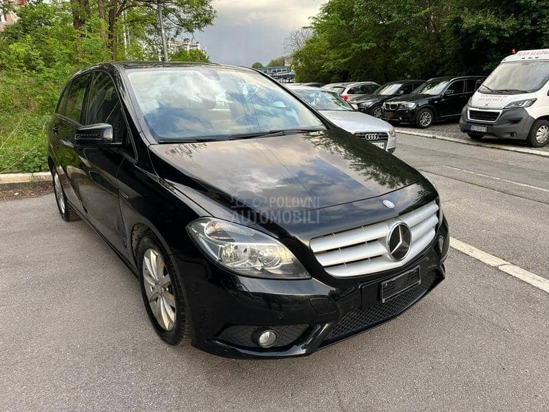 Mercedes Benz B 180 