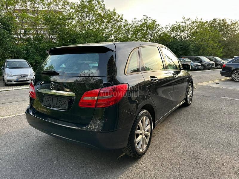 Mercedes Benz B 180 