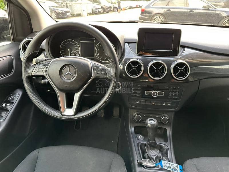 Mercedes Benz B 180 