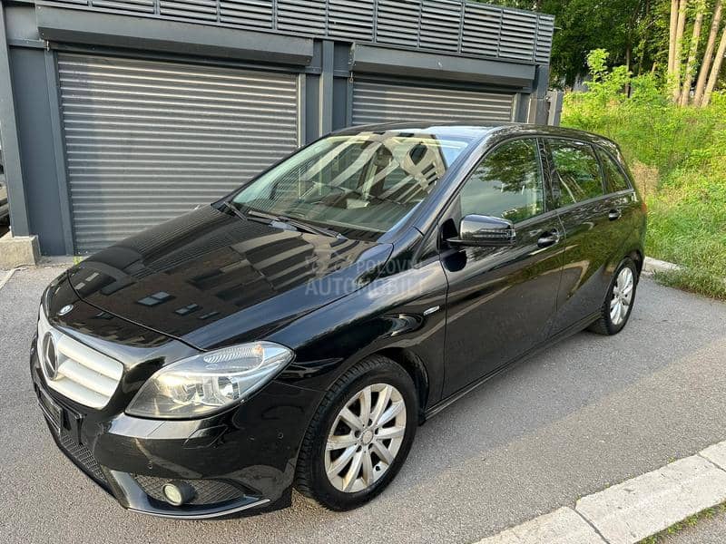 Mercedes Benz B 180 