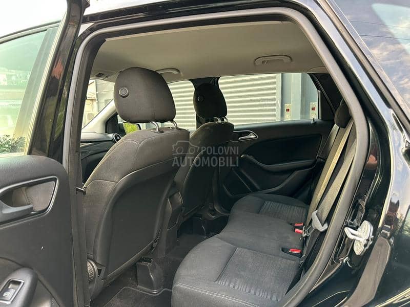 Mercedes Benz B 180 