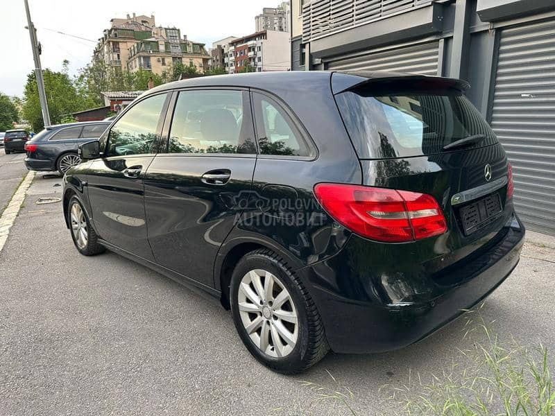 Mercedes Benz B 180 