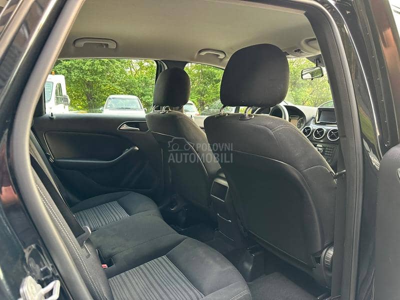 Mercedes Benz B 180 