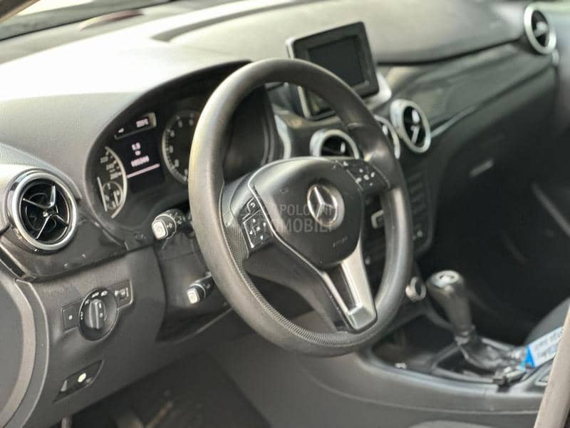 Mercedes Benz B 180 
