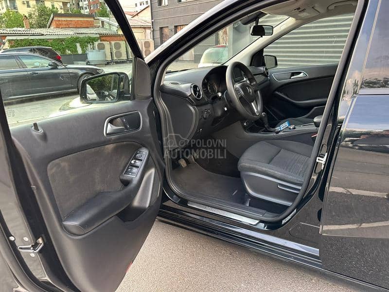 Mercedes Benz B 180 