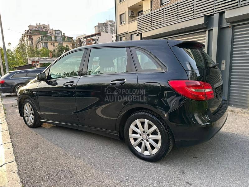 Mercedes Benz B 180 