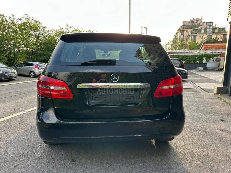 Mercedes Benz B 180 