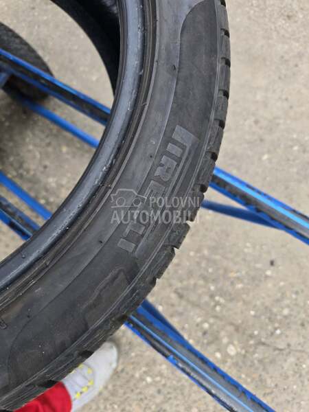 Pirelli 245/45 R19 Zimska