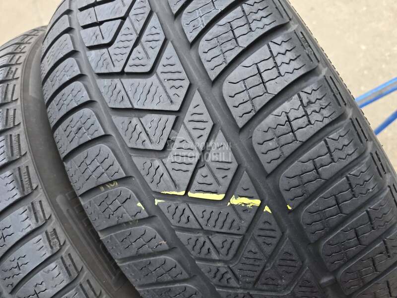 Pirelli 245/45 R19 Zimska