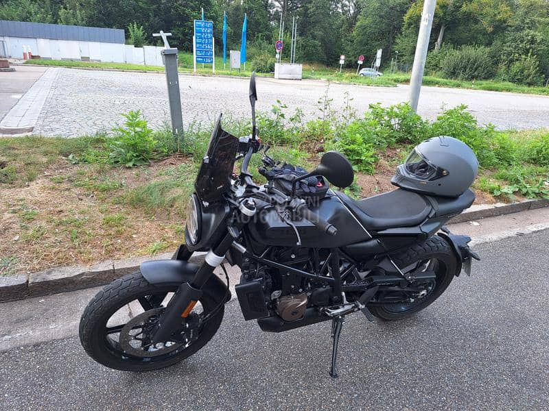 Husqvarna Svartpilen 701