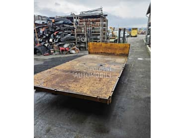 Sanduk plato sa šasijom