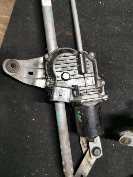 motor prednjeg brisaca