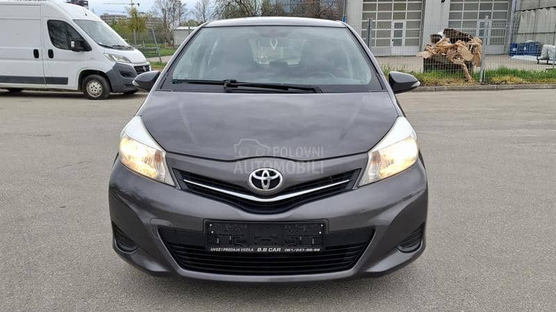 Toyota Yaris P R E M I U M