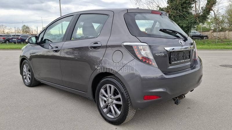 Toyota Yaris P R E M I U M
