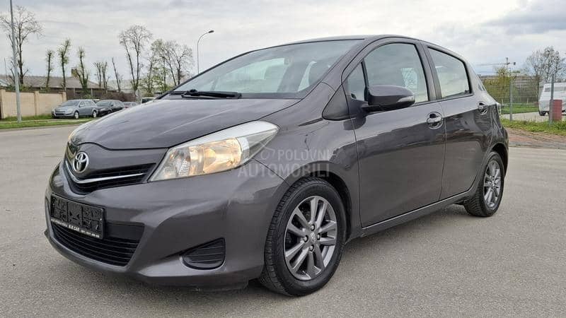 Toyota Yaris P R E M I U M