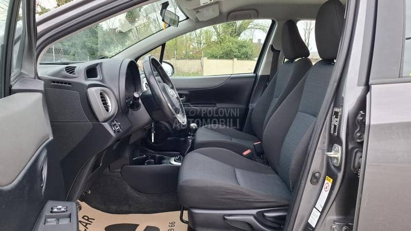 Toyota Yaris P R E M I U M