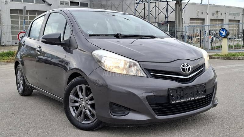 Toyota Yaris P R E M I U M