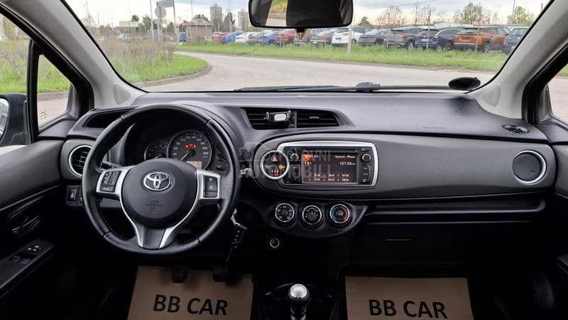 Toyota Yaris P R E M I U M