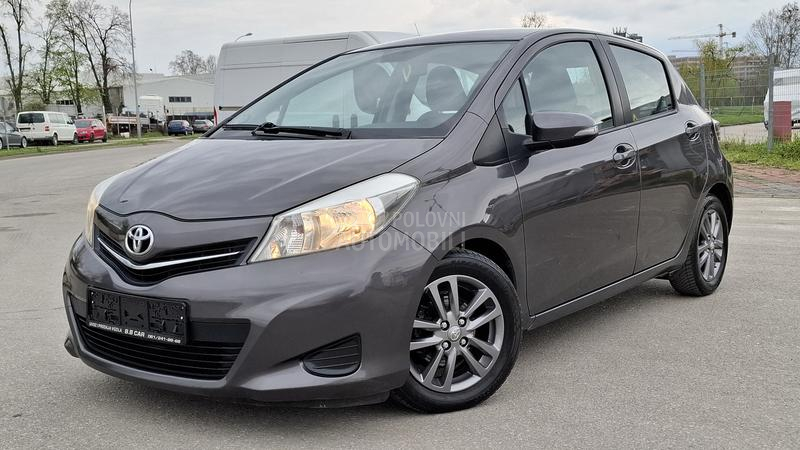 Toyota Yaris P R E M I U M