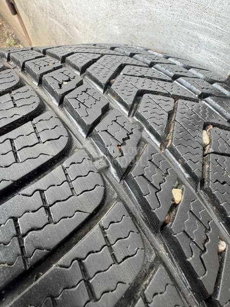 Pirelli 285/30 R21 Zimska