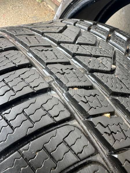 Pirelli 285/30 R21 Zimska