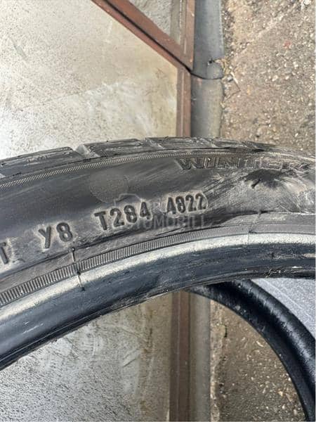 Pirelli 285/30 R21 Zimska
